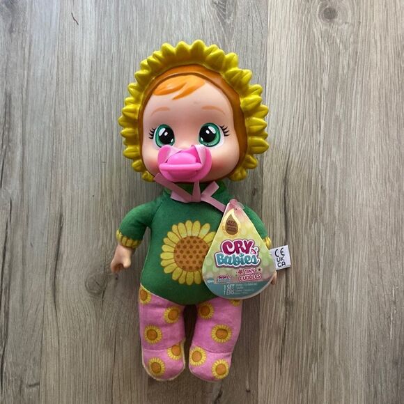 Cry Babies Tiny Cuddles  - Picture 1 of 7